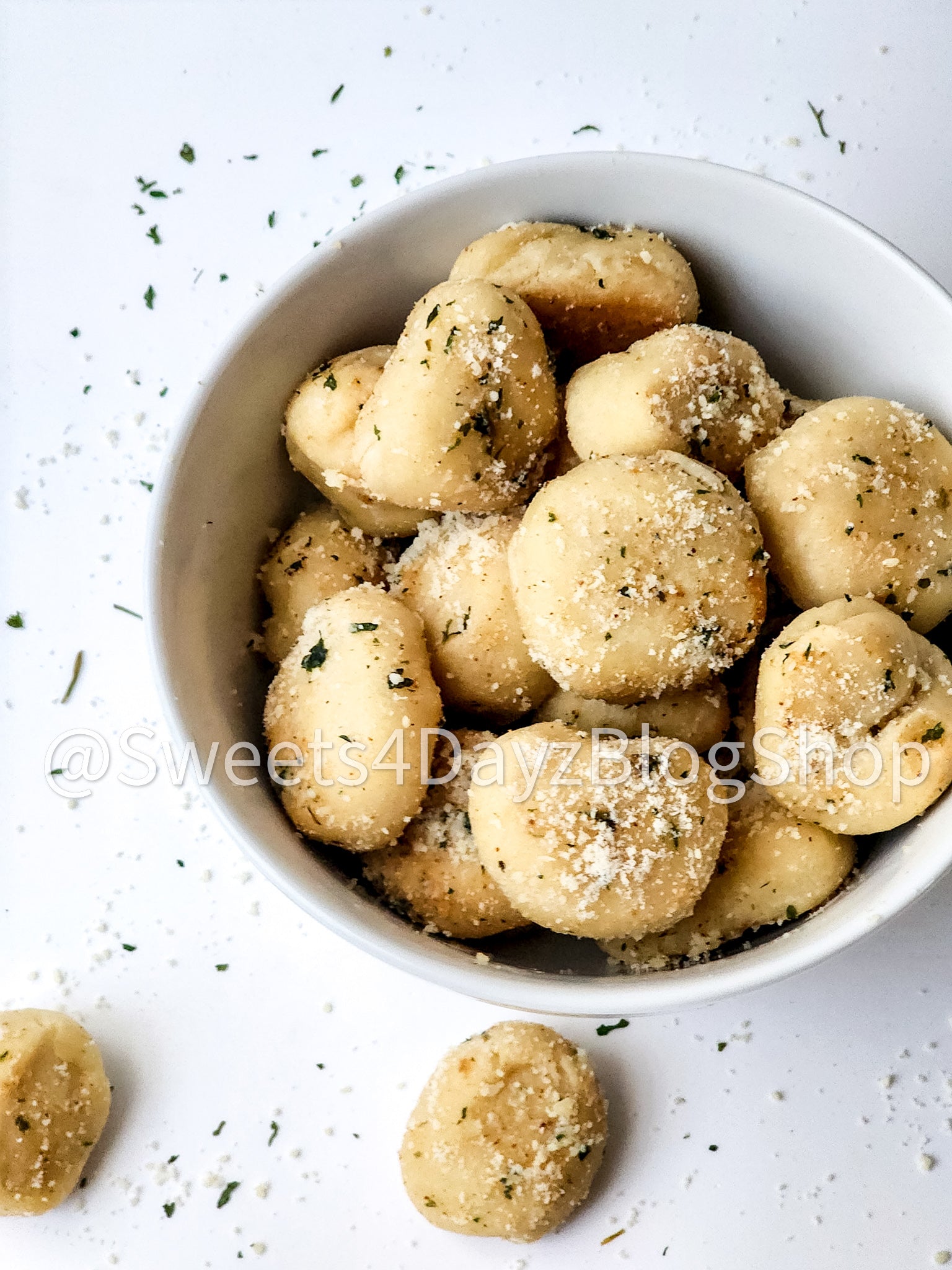 Copycat Domino's Parmesan Bites on White