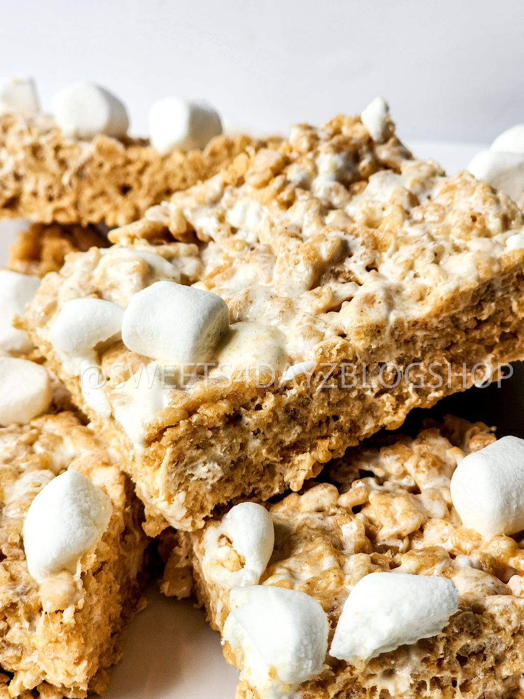 Fluffernutter Rice Krispies on Rhombus