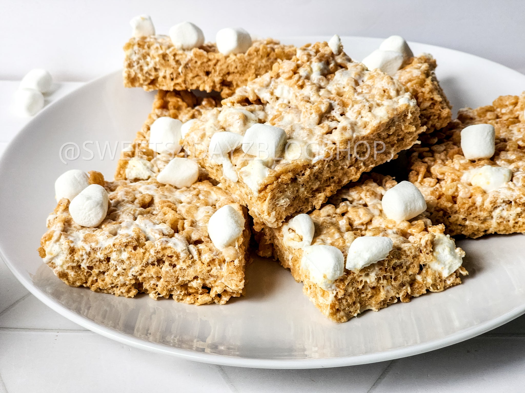 Fluffernutter Rice Krispies on Rhombus
