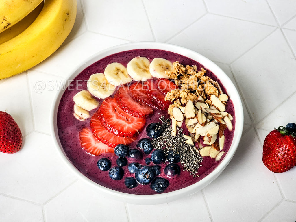 Simple Acai Bowl on Rhombus