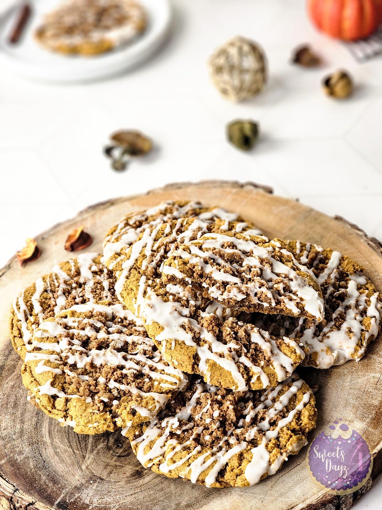 Pumpkin Coffee Cake Cookies on Rhombus