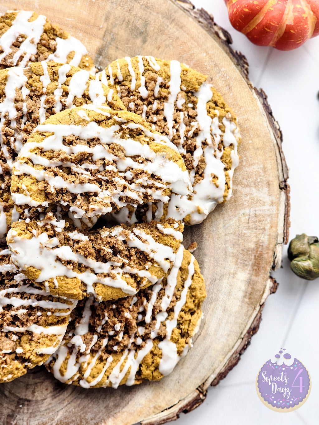 Pumpkin Coffee Cake Cookies on Rhombus