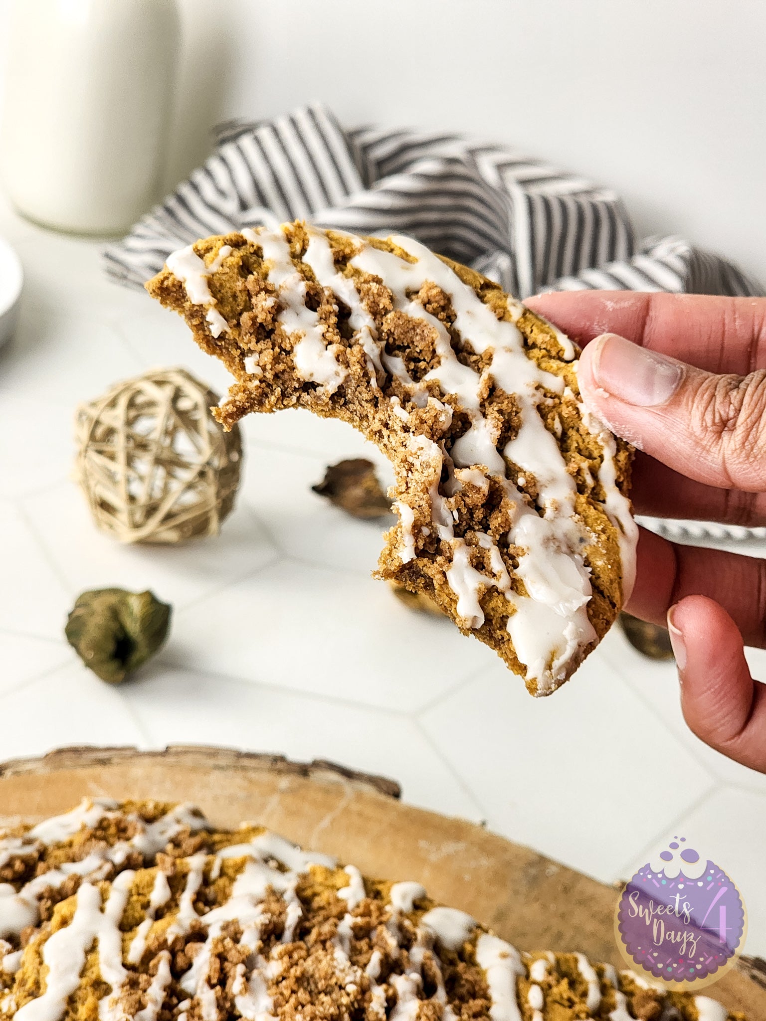 Pumpkin Coffee Cake Cookies on Rhombus