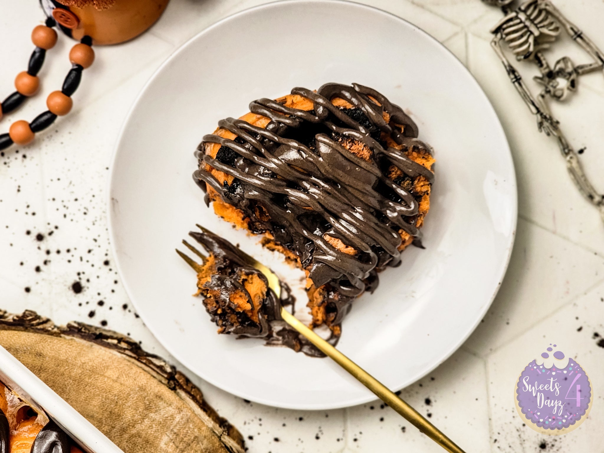 Halloween Cinnamon Rolls on Rhombus