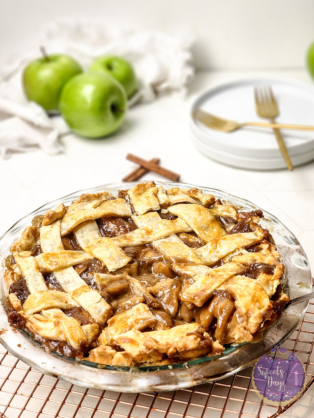 Salted Caramel Apple Pie on Rhombus