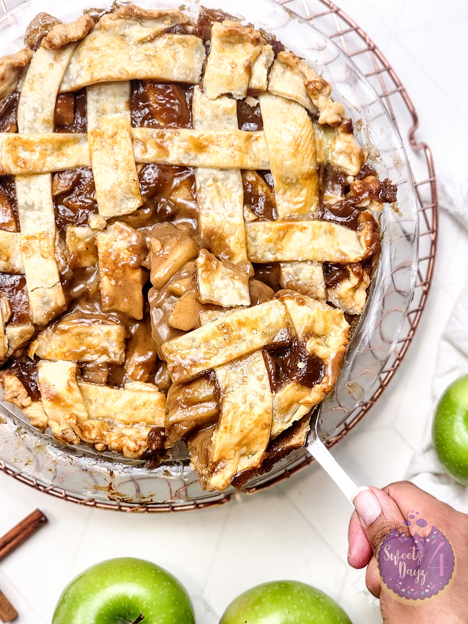 Salted Caramel Apple Pie on Rhombus