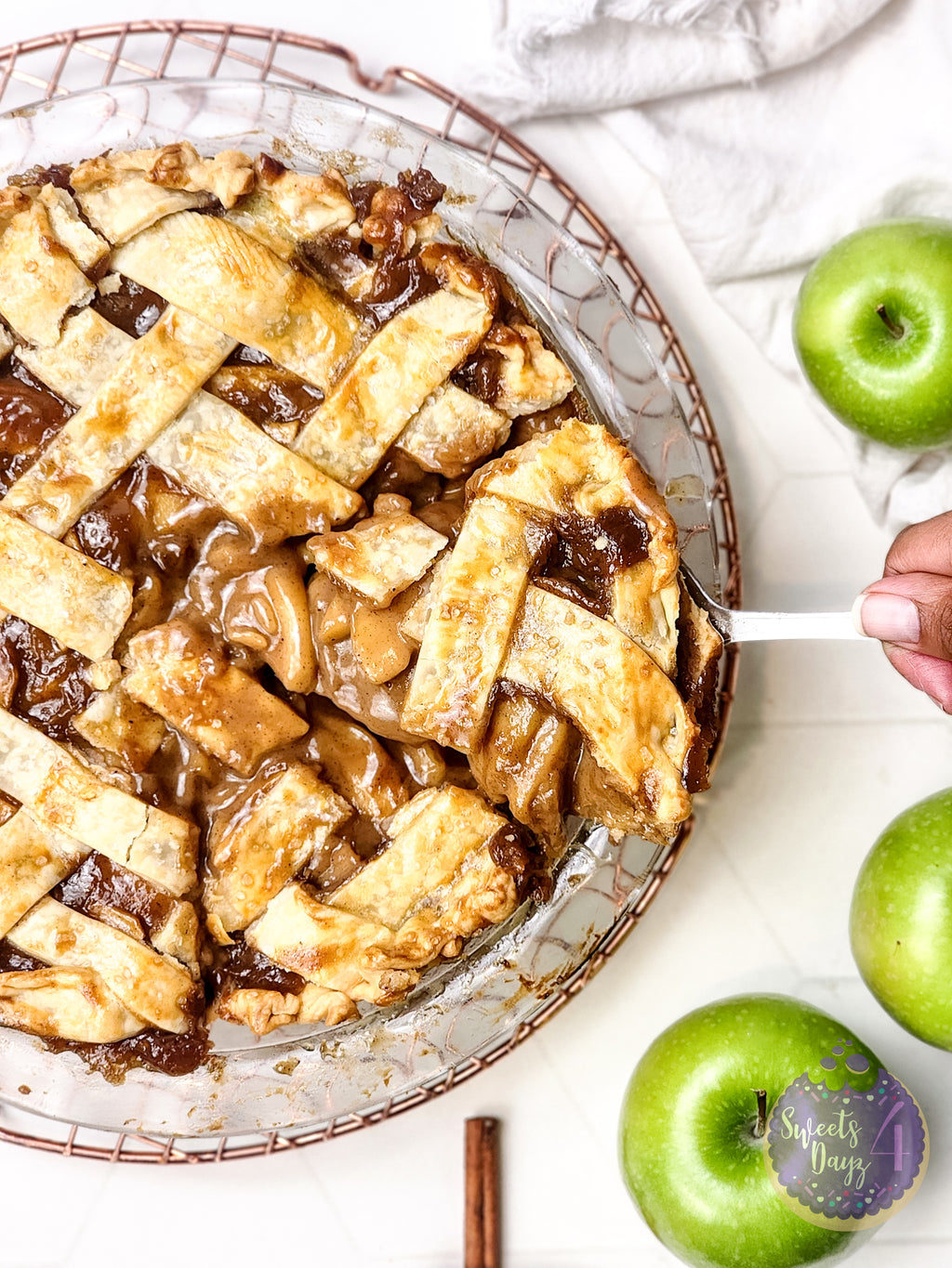 Salted Caramel Apple Pie on Rhombus