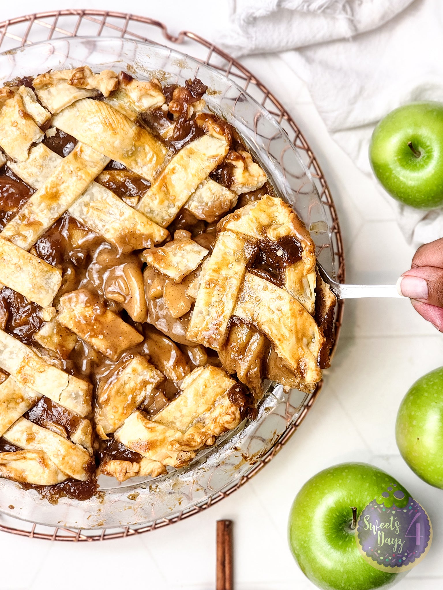 Salted Caramel Apple Pie on Rhombus