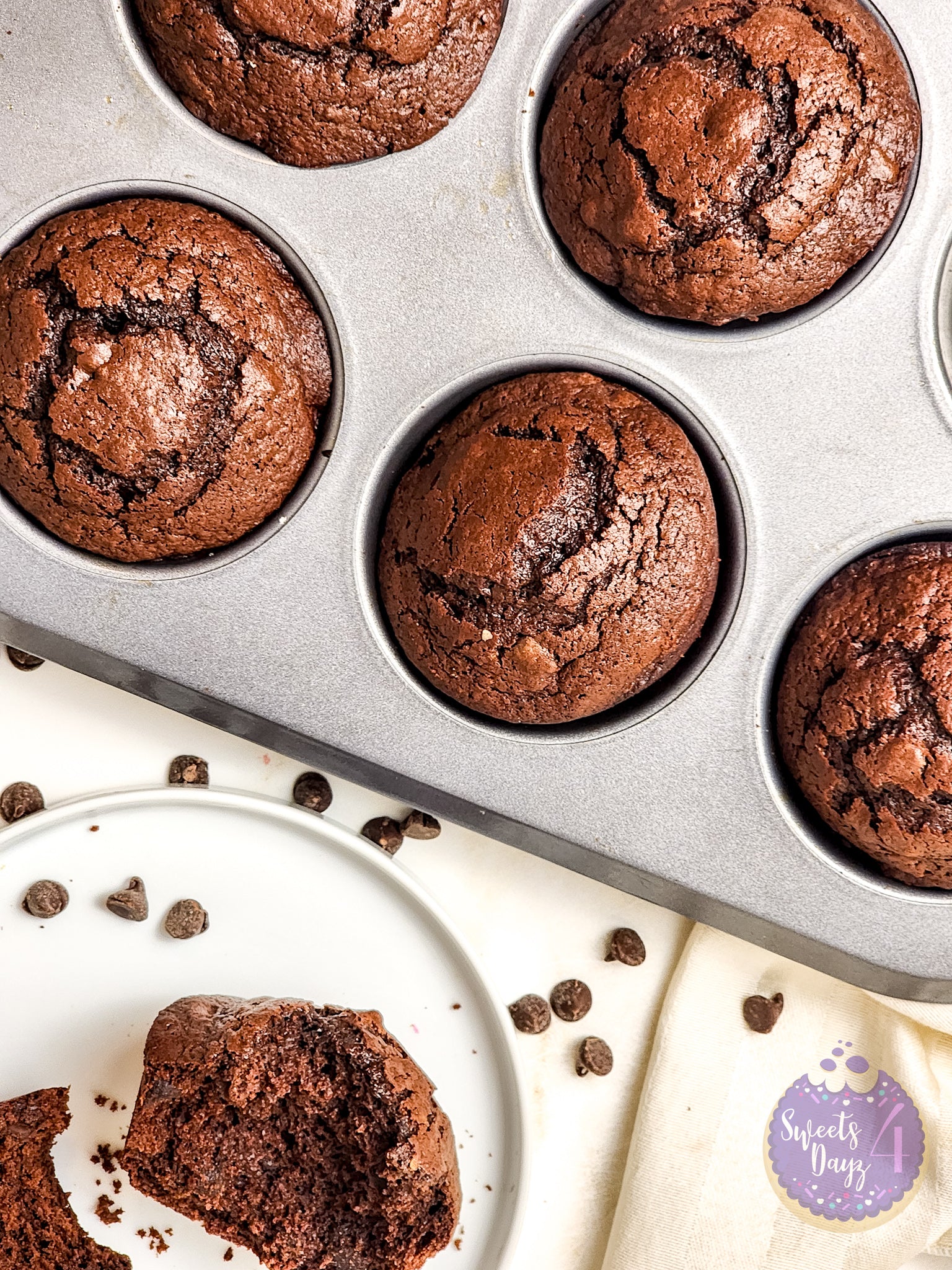 Brownie Muffins on Gold Marble