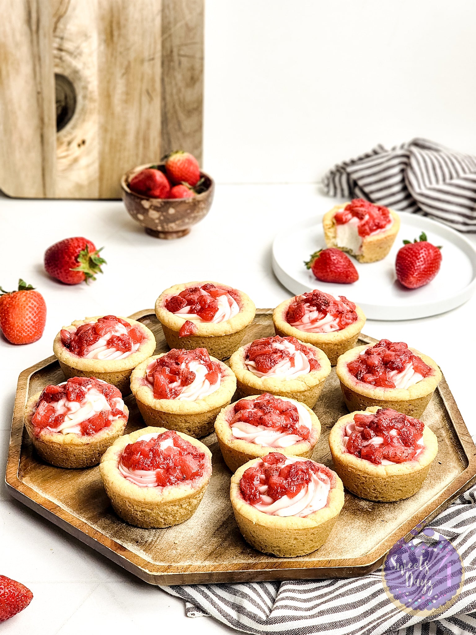 Strawberry Cheesecake Cookie Cups on Rhombus