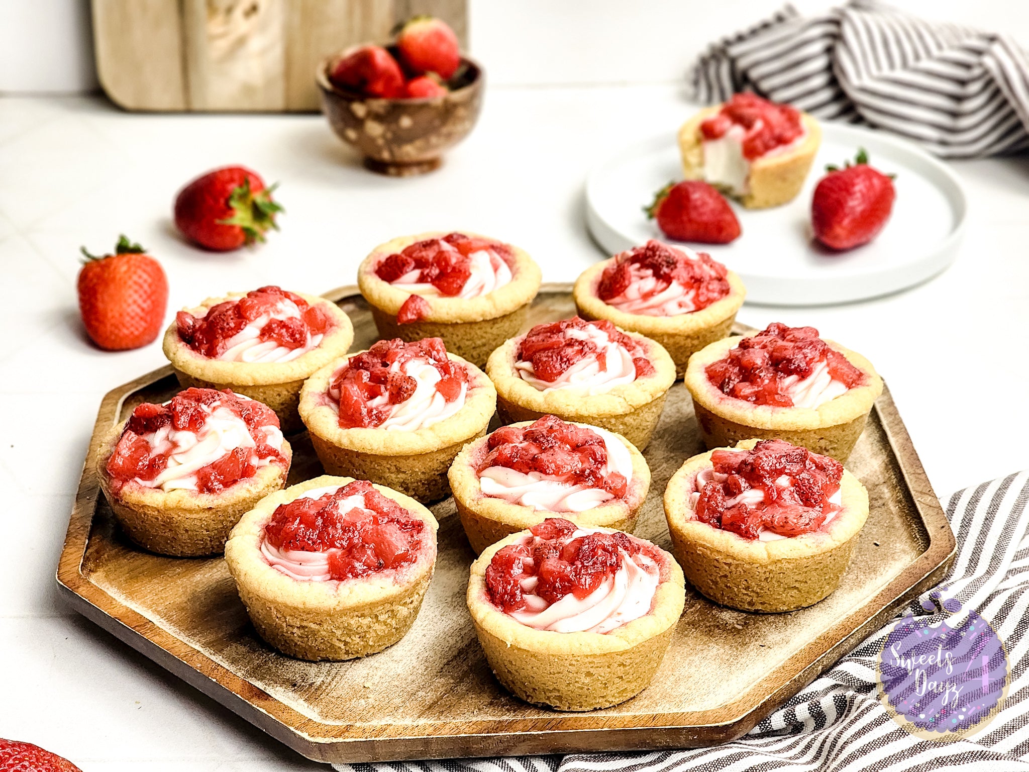 Strawberry Cheesecake Cookie Cups on Rhombus