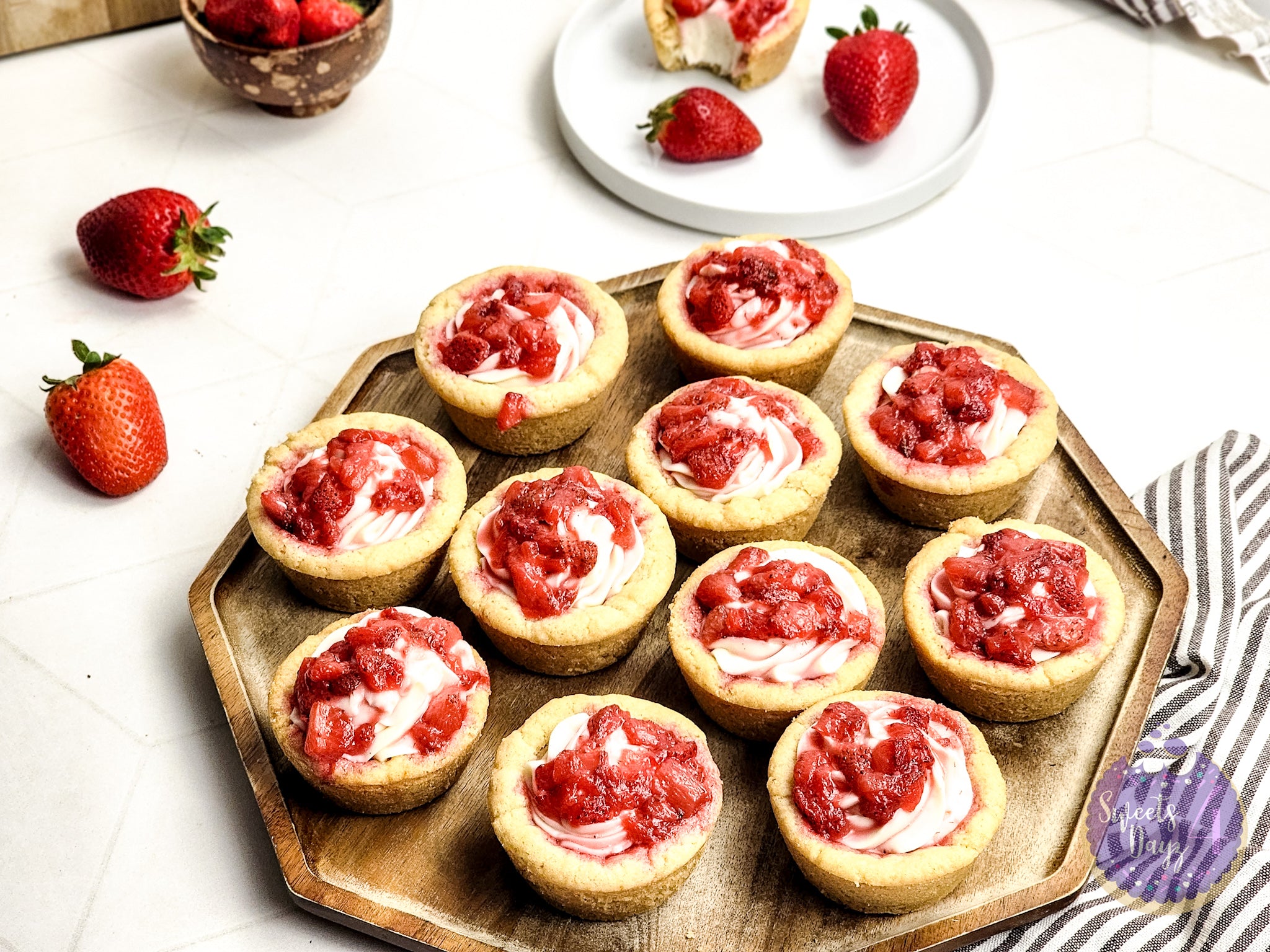 Strawberry Cheesecake Cookie Cups on Rhombus