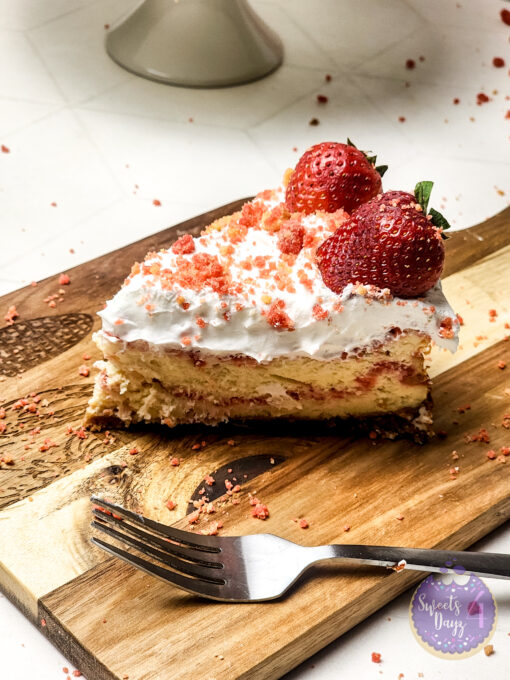 Strawberry Crunch Cheesecake on Rhombus - Image 2