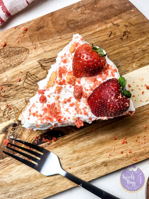 Strawberry Crunch Cheesecake on Rhombus - Image 7