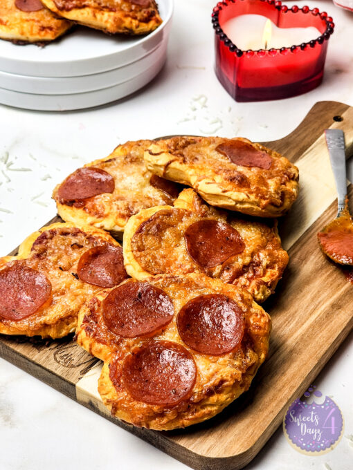 Mini Heart Pizzas on Gold Marble - Image 2