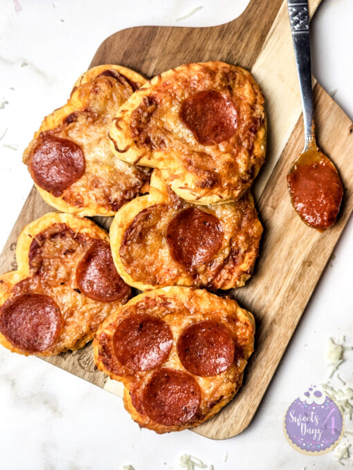 Mini Heart Pizzas on Gold Marble - Image 3