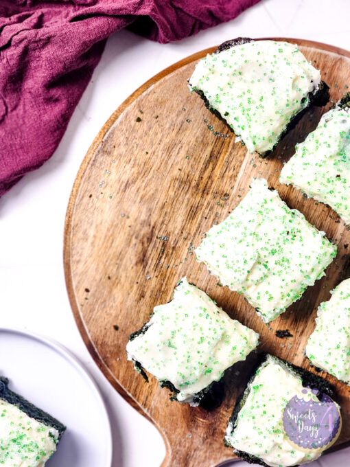 Green Velvet Brownies on Rhombus - Image 2